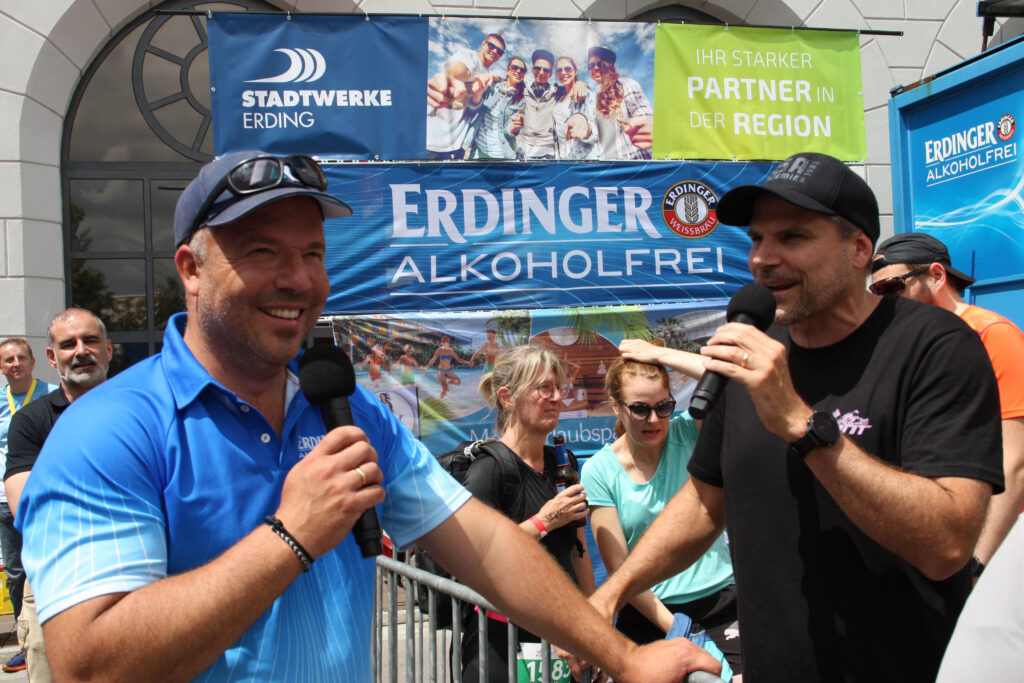 Dieses Bild hat ein leeres Alt-Attribut. Der Dateiname ist 2024_stadttriathlon_erding_moderatoren-1024x683.jpg