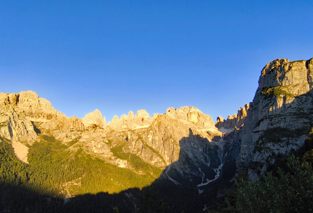 Sonnenaufgang in den Dolomiten