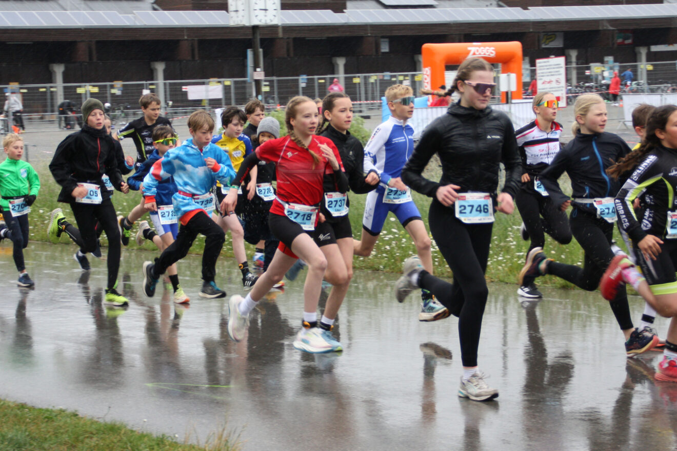 ＂Weather-Girls＂ and ＂Men in Black＂