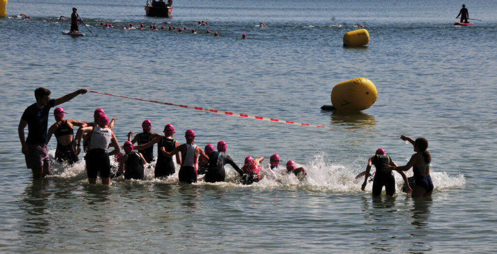 Die Auftaktdisziplin Schwimmen bei 20,4°C Wassertemperatur im Ammersee