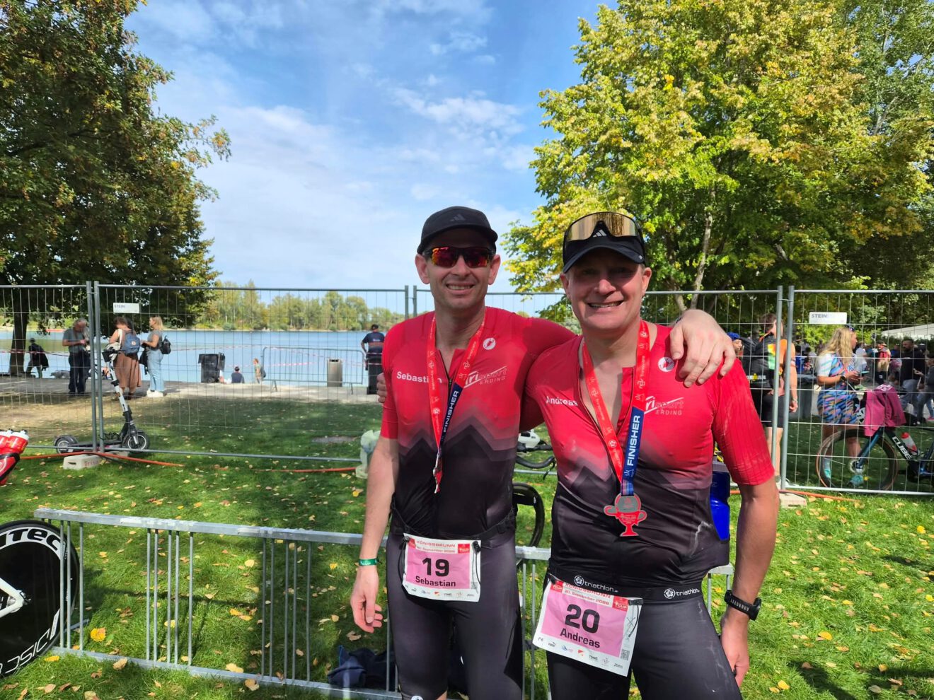 Saisonabschluss in Königsbrunn: Wettschwimmen mit Fischen und mentale Hürden beim 1. Triathlon.de Cup